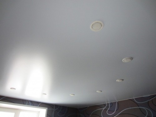 Выбор светильников под натяжной потолок с минимальной высотой
